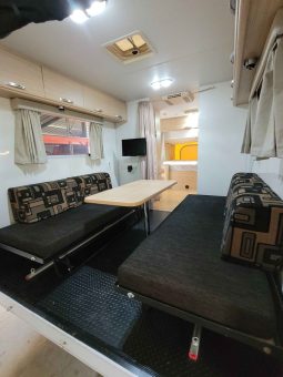 
										2011 Jayco work n play outback full									