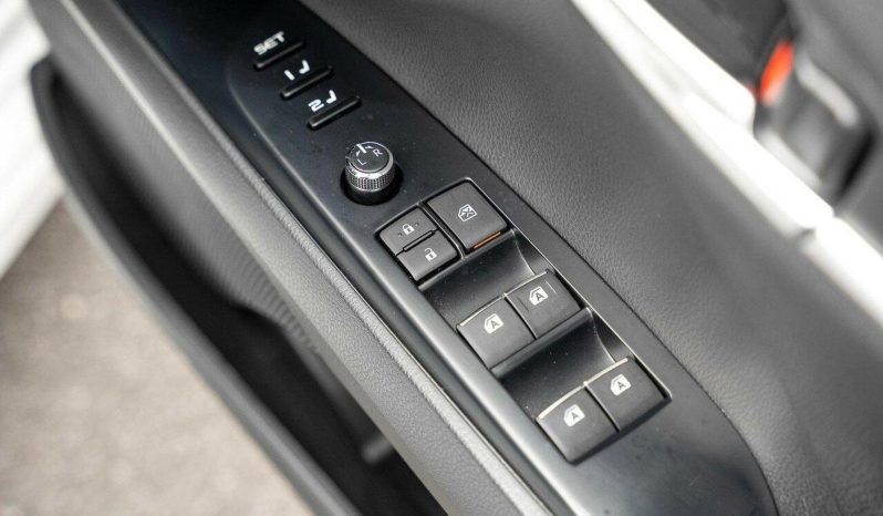 
								2018 Toyota Camry SL Hybrid full									