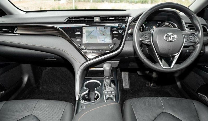 
								2018 Toyota Camry SL Hybrid full									