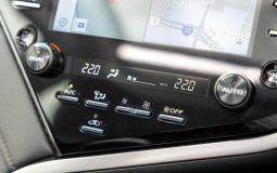 
										2018 Toyota Camry SL Hybrid full									