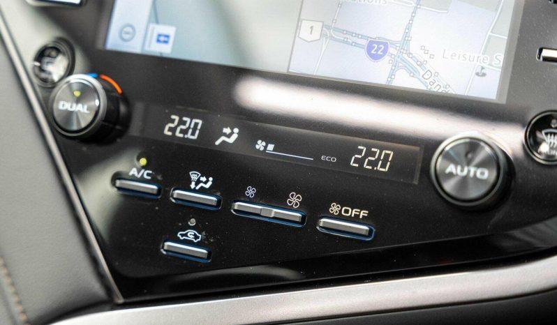 
								2018 Toyota Camry SL Hybrid full									