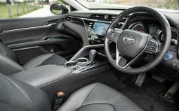 
										2018 Toyota Camry SL Hybrid full									