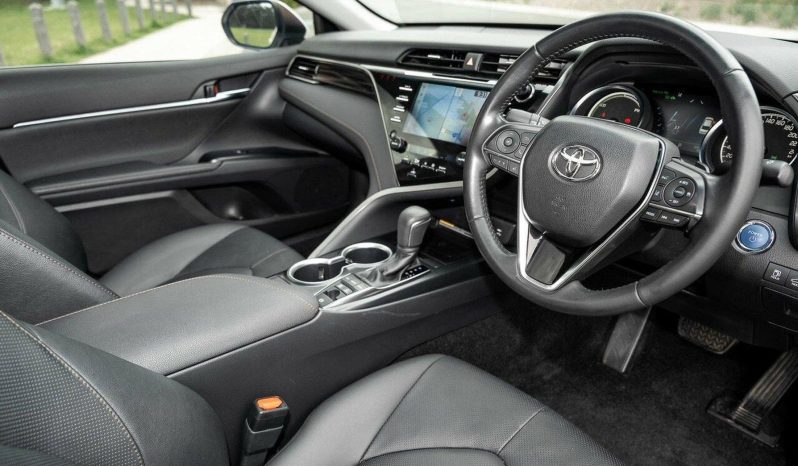 
								2018 Toyota Camry SL Hybrid full									