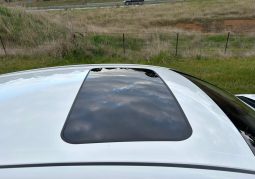 
										2018 Toyota Camry SL Hybrid full									