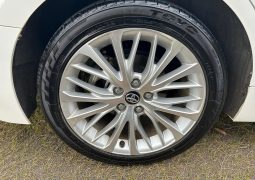 
										2018 Toyota Camry SL Hybrid full									