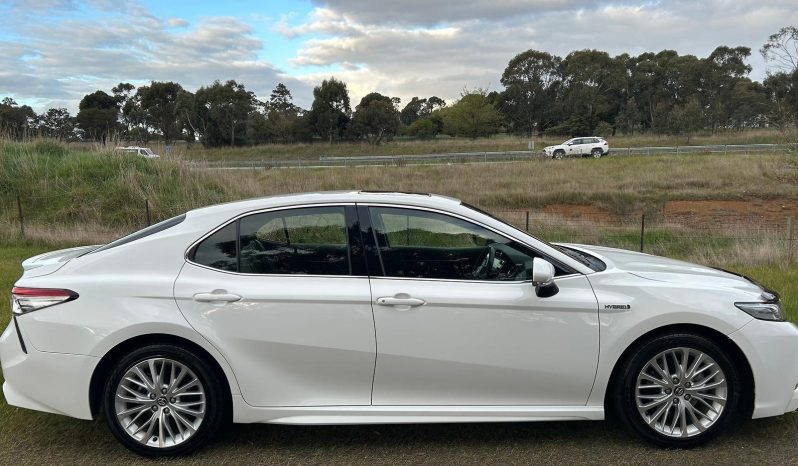 
								2018 Toyota Camry SL Hybrid full									