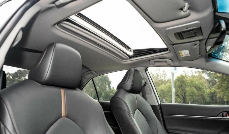 
								2018 Toyota Camry SL Hybrid full									