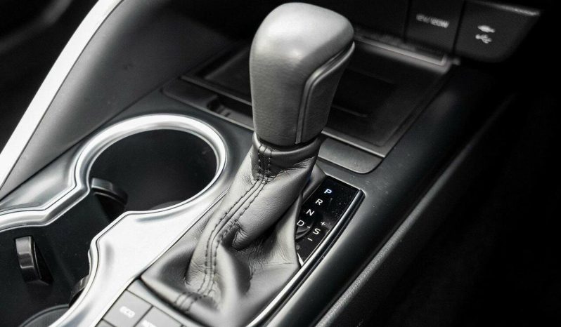 
								2018 Toyota Camry SL Hybrid full									