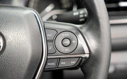 
										2018 Toyota Camry SL Hybrid full									