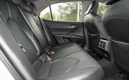 
										2018 Toyota Camry SL Hybrid full									