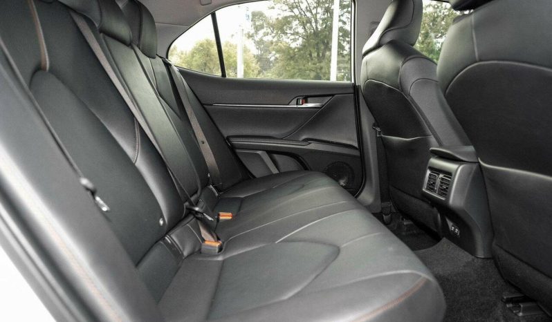 
								2018 Toyota Camry SL Hybrid full									