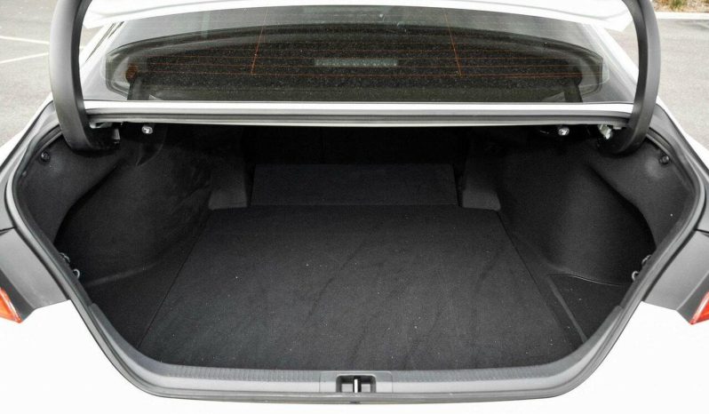 
								2018 Toyota Camry SL Hybrid full									