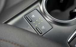 
										2018 Toyota Camry SL Hybrid full									