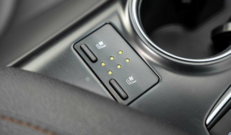 
								2018 Toyota Camry SL Hybrid full									