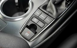 
										2018 Toyota Camry SL Hybrid full									