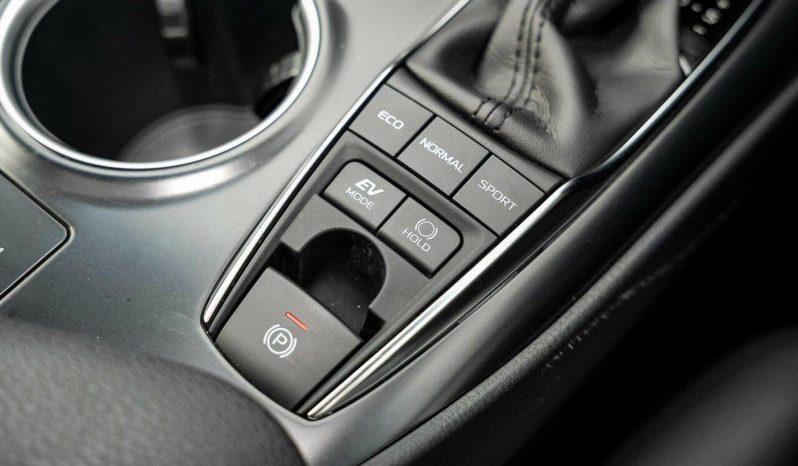 
								2018 Toyota Camry SL Hybrid full									