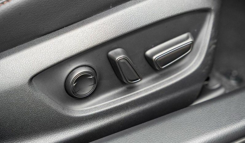 
								2018 Toyota Camry SL Hybrid full									