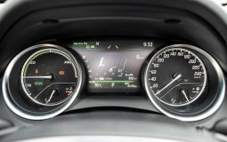 
										2018 Toyota Camry SL Hybrid full									