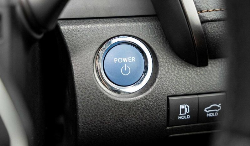 
								2018 Toyota Camry SL Hybrid full									