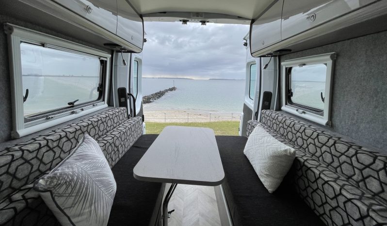 
								2021 Renault Master 19feet Camper full									