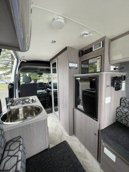 
										2021 Renault Master 19feet Camper full									