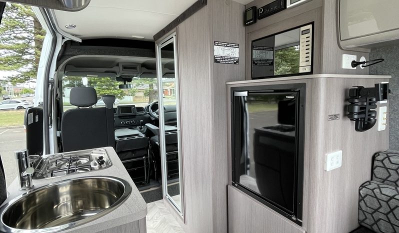 
								2021 Renault Master 19feet Camper full									